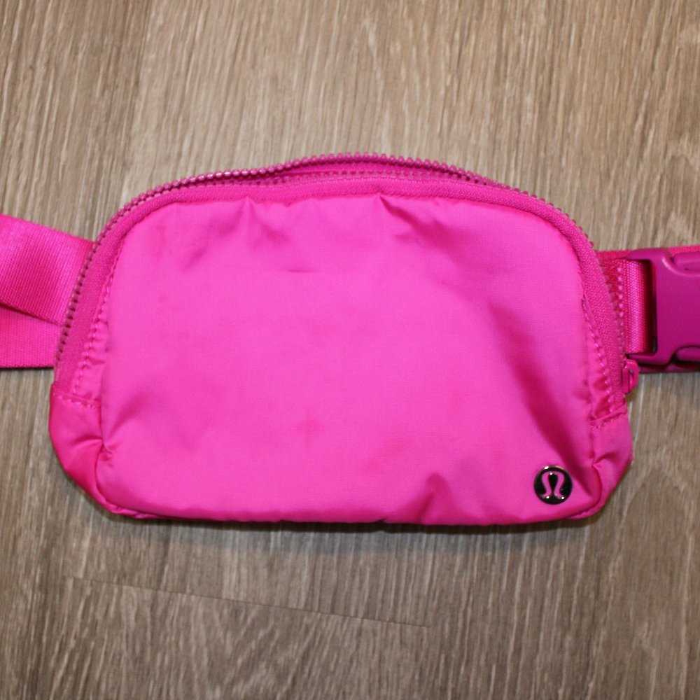 NWOT Lululemon Everywhere Belt bag